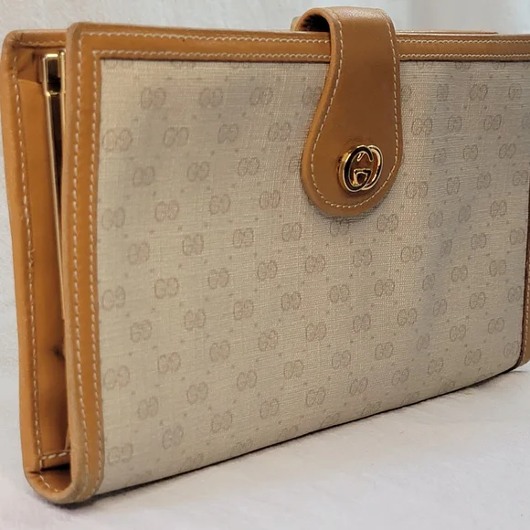 *SOLD ON ANOTHER PLATFORM* Vintage Gucci Micro GG Continental Leather Wallet - Picture 4 of 15